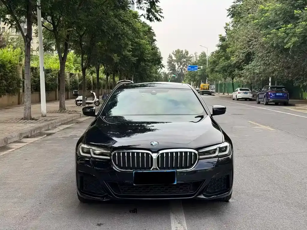 BMW 5 Series — фото 1