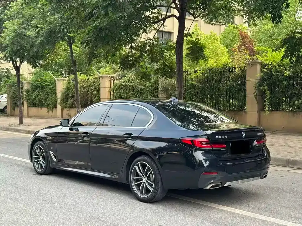 BMW 5 Series — фото 10