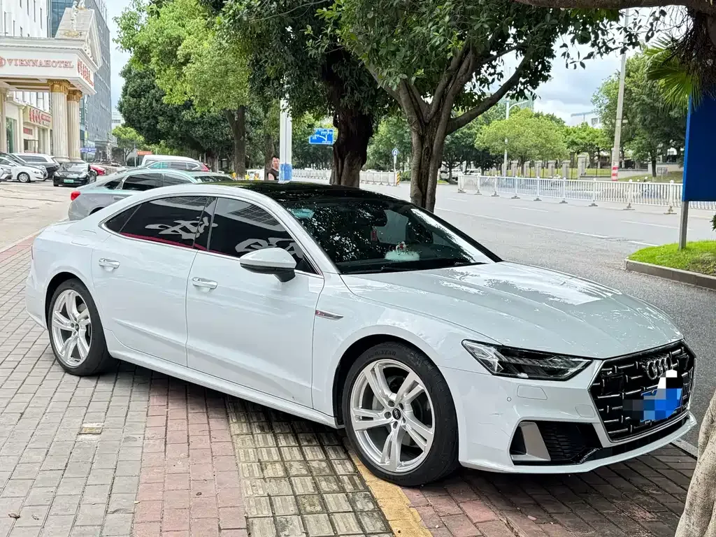 Audi A7L — фото 6