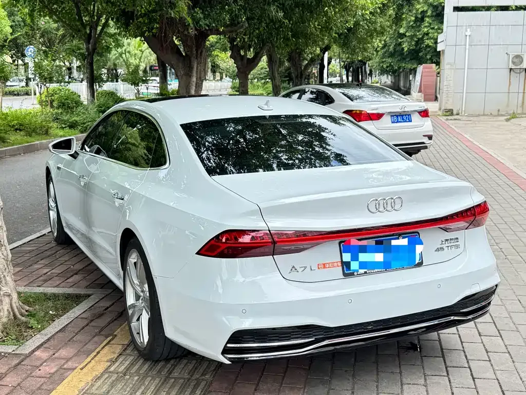 Audi A7L — фото 5