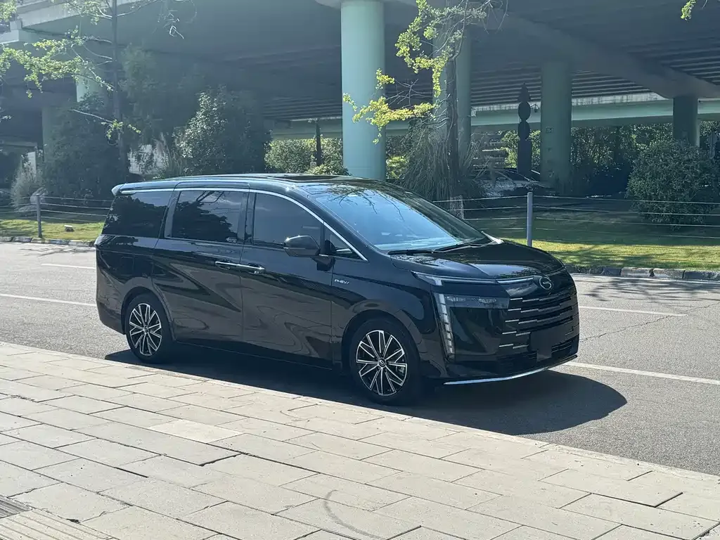 GAC Motor 传祺E8 PHEV — фото 10