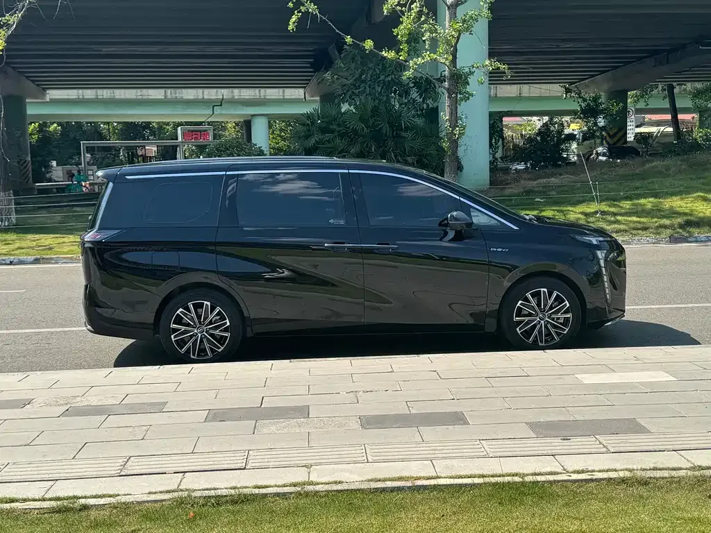 GAC Motor 传祺E8 PHEV — фото 8