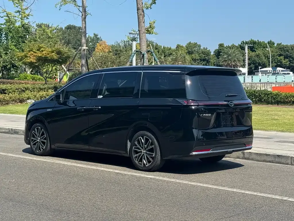 GAC Motor 传祺E8 PHEV — фото 4
