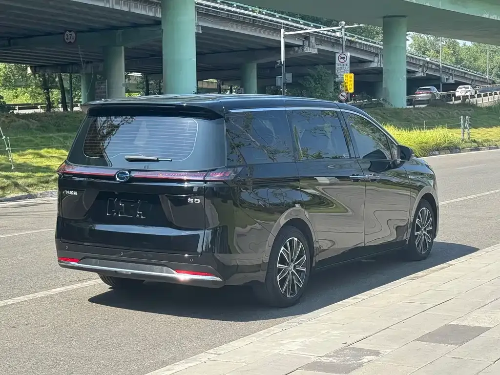 GAC Motor 传祺E8 PHEV — фото 5