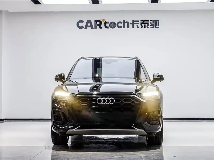 Audi Q5L — фото 1
