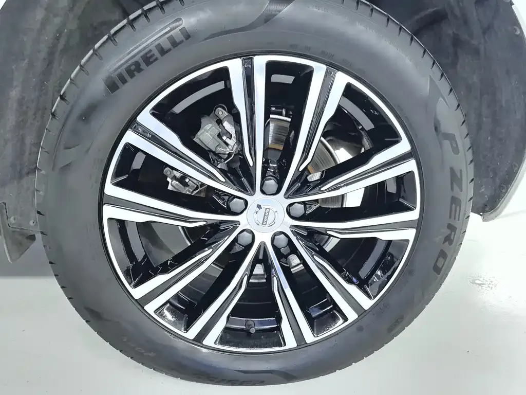 Volvo XC60 — фото 2
