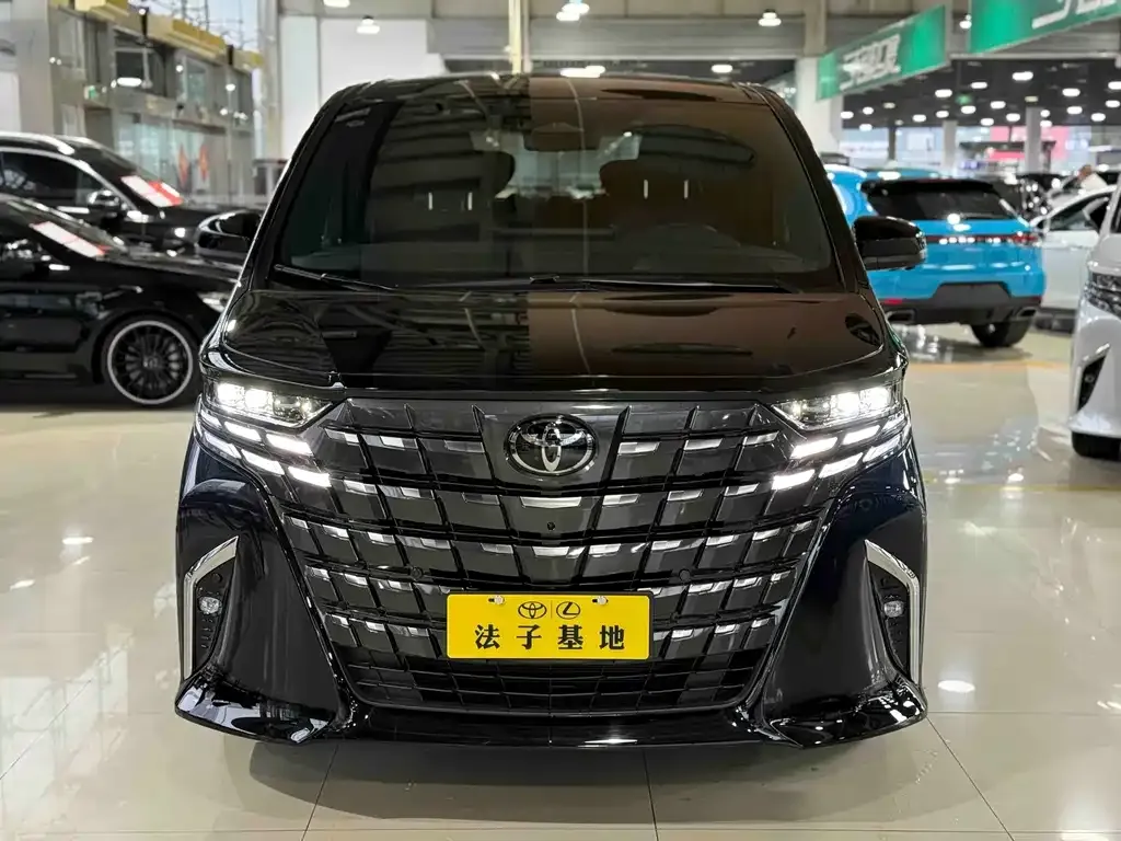 Toyota Alphard — фото 4