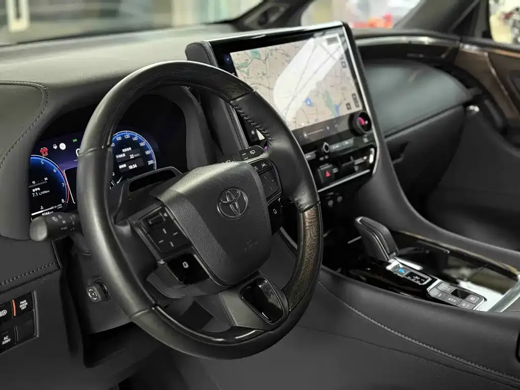 Toyota Alphard — фото 5