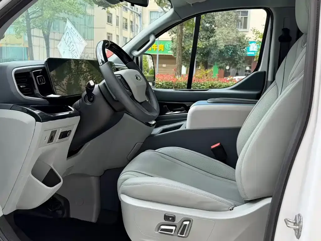 Ford Tourneo — фото 9