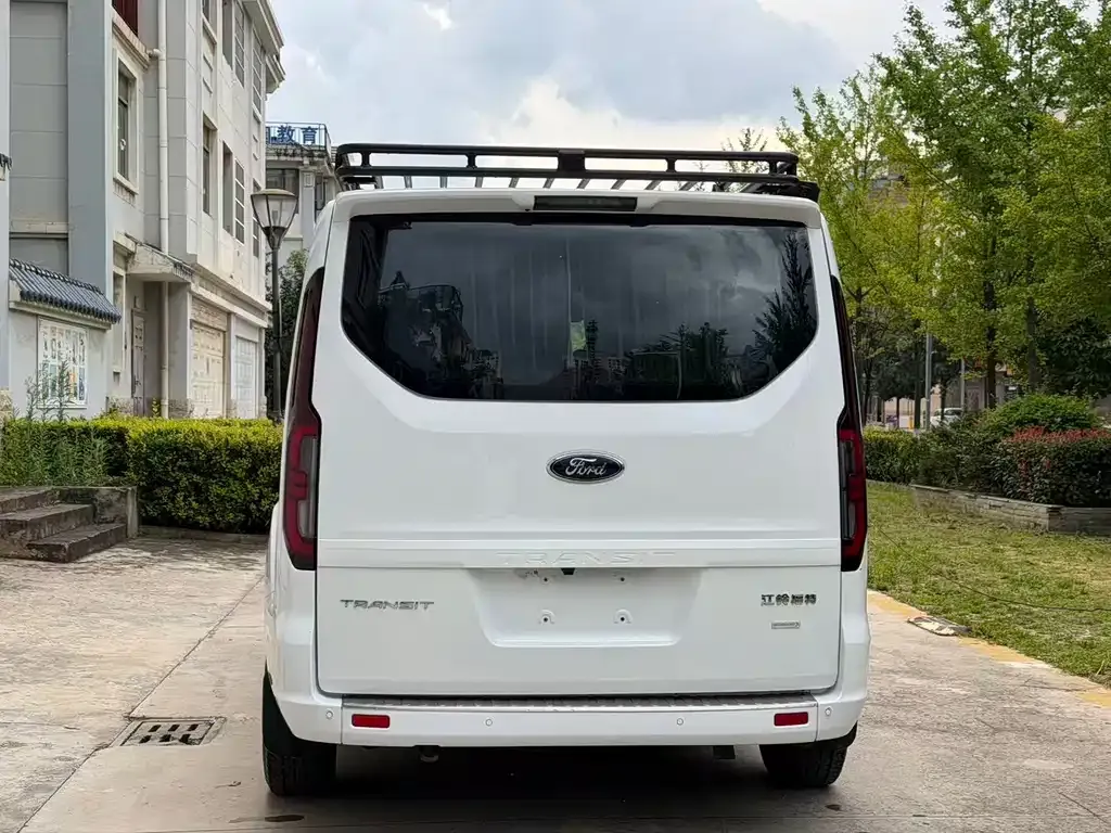Ford Tourneo — фото 3
