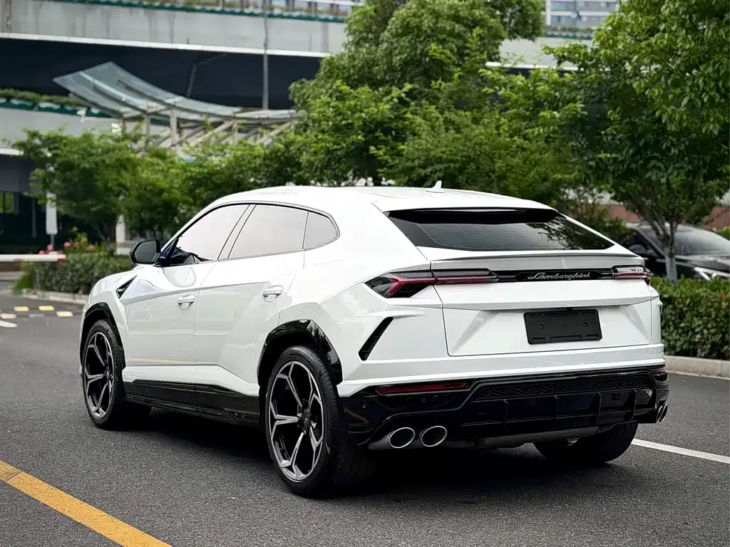 Lamborghini Urus — фото 10
