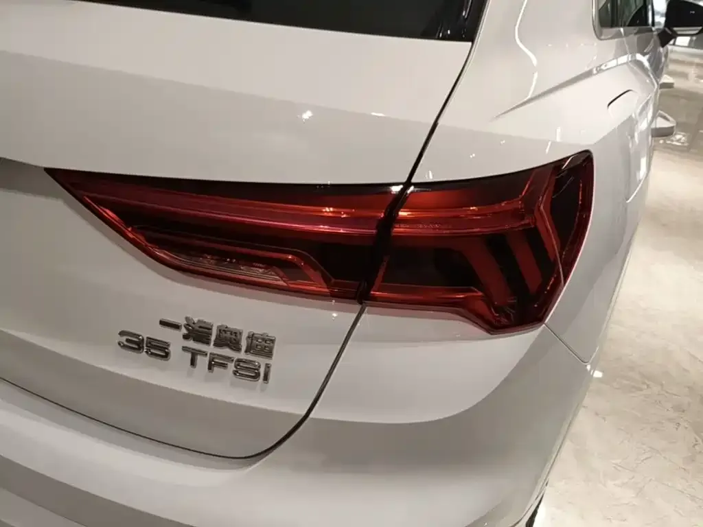 Audi Q3 — фото 4