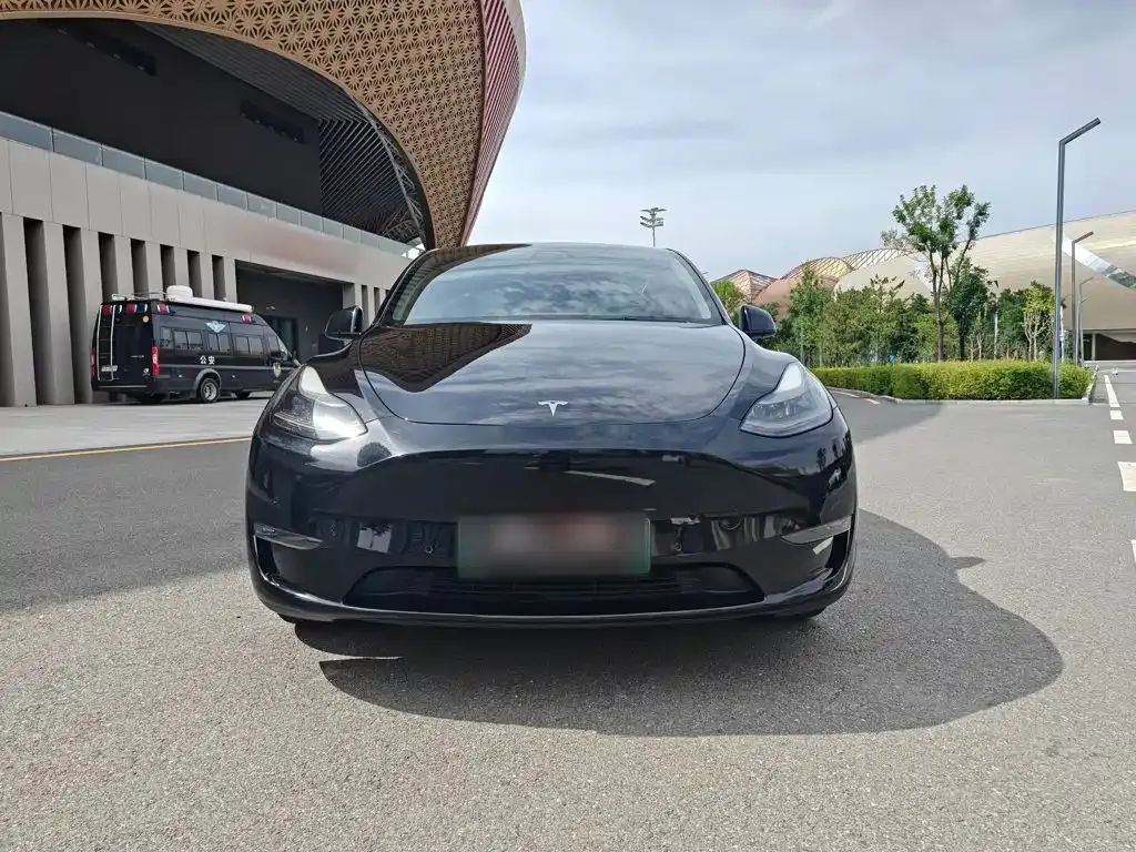 Tesla Model Y — фото 5