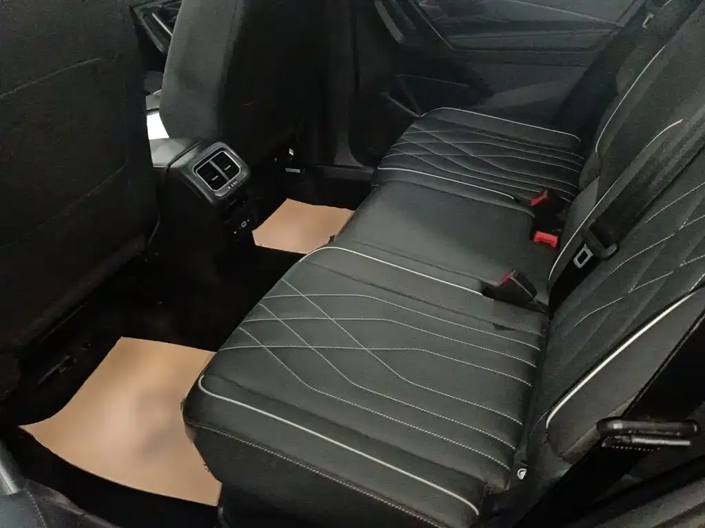 Volkswagen Tiguan L — фото 5