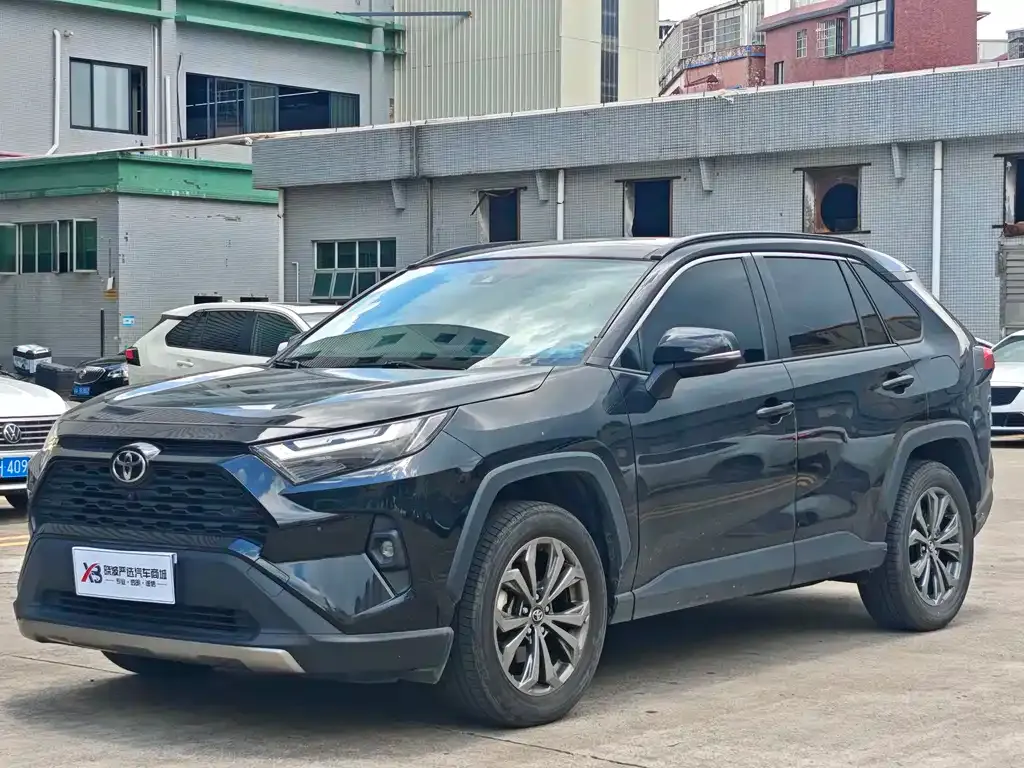 Toyota RAV4 — фото 1
