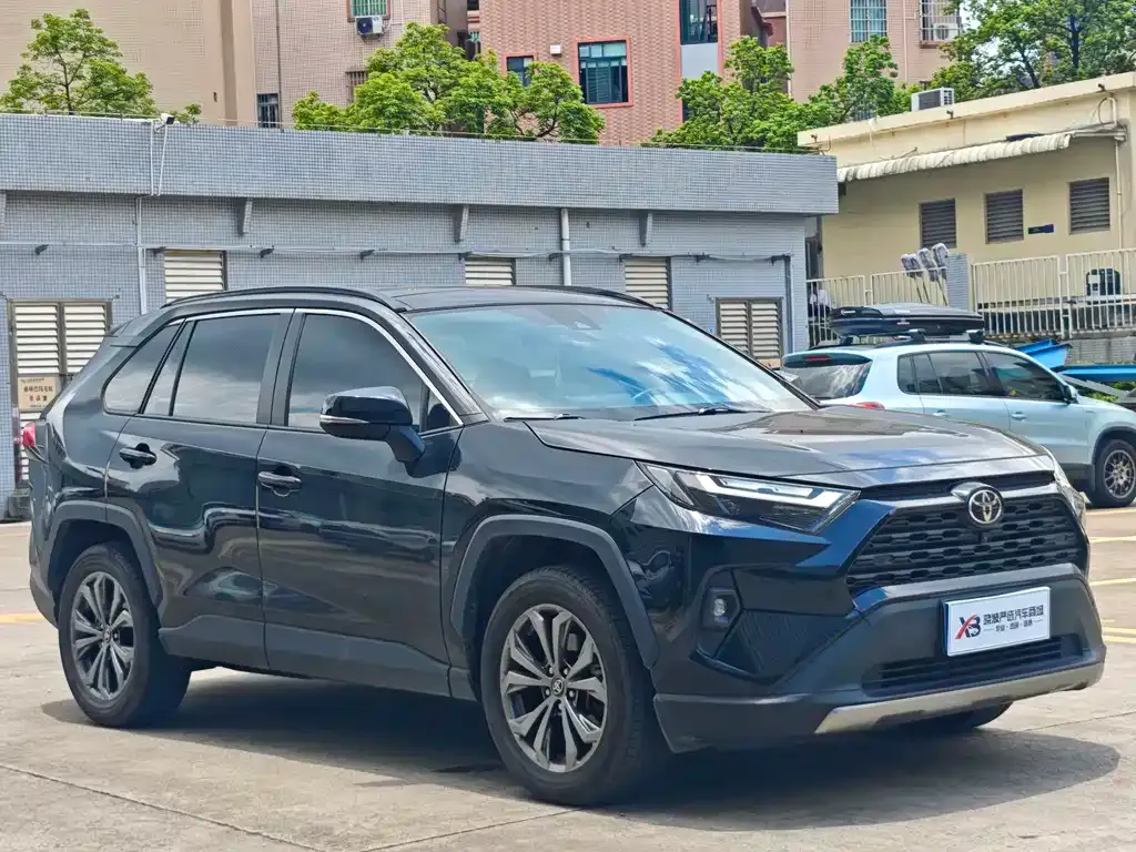 Toyota RAV4 — фото 5