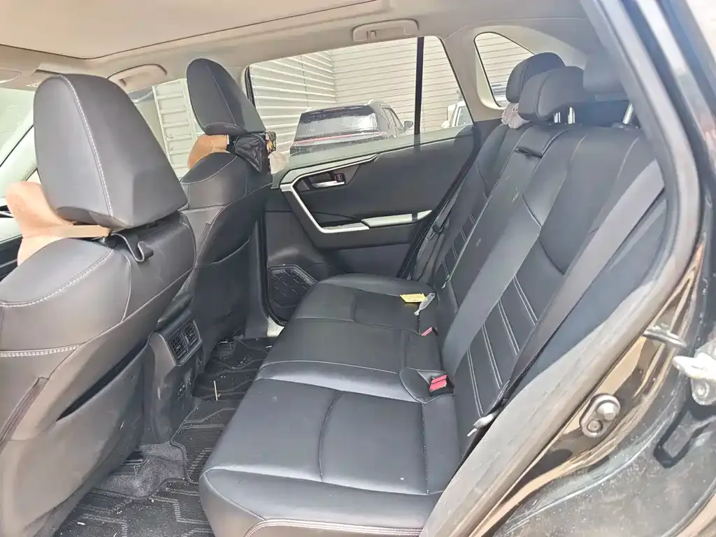 Toyota RAV4 — фото 3
