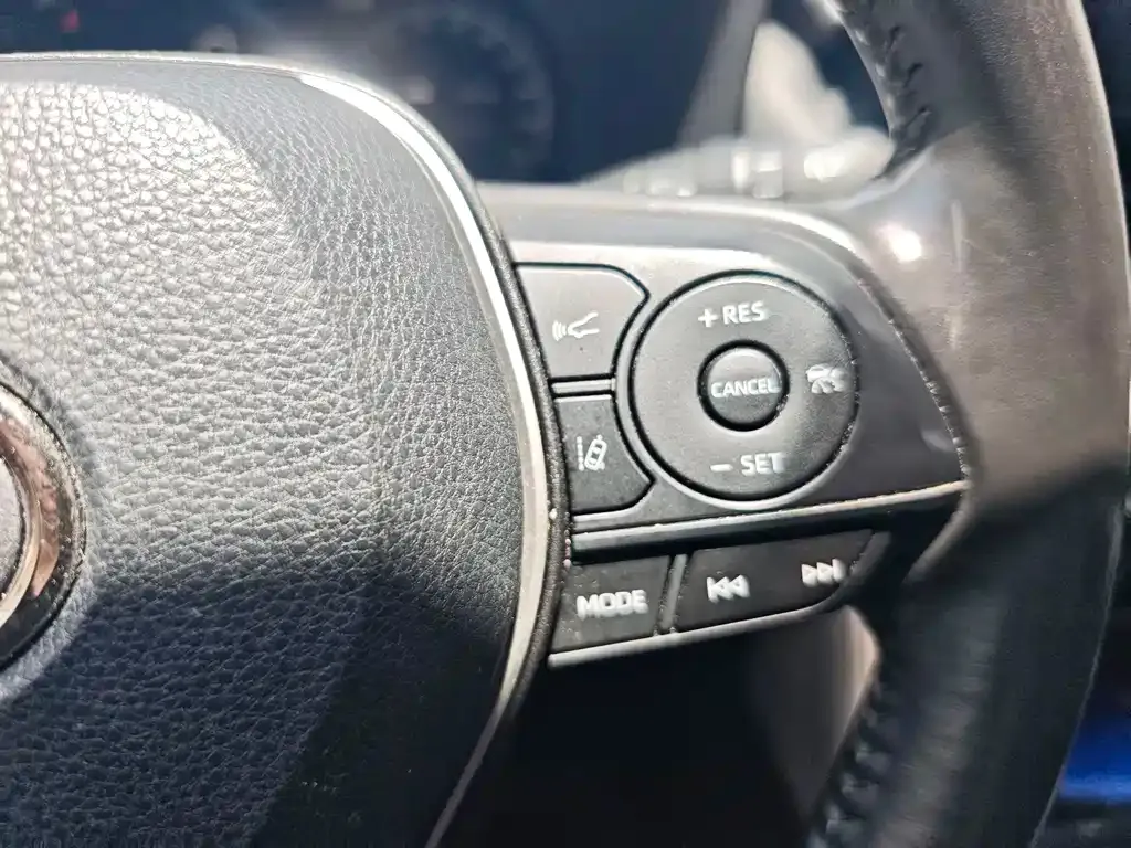 Toyota RAV4 — фото 8