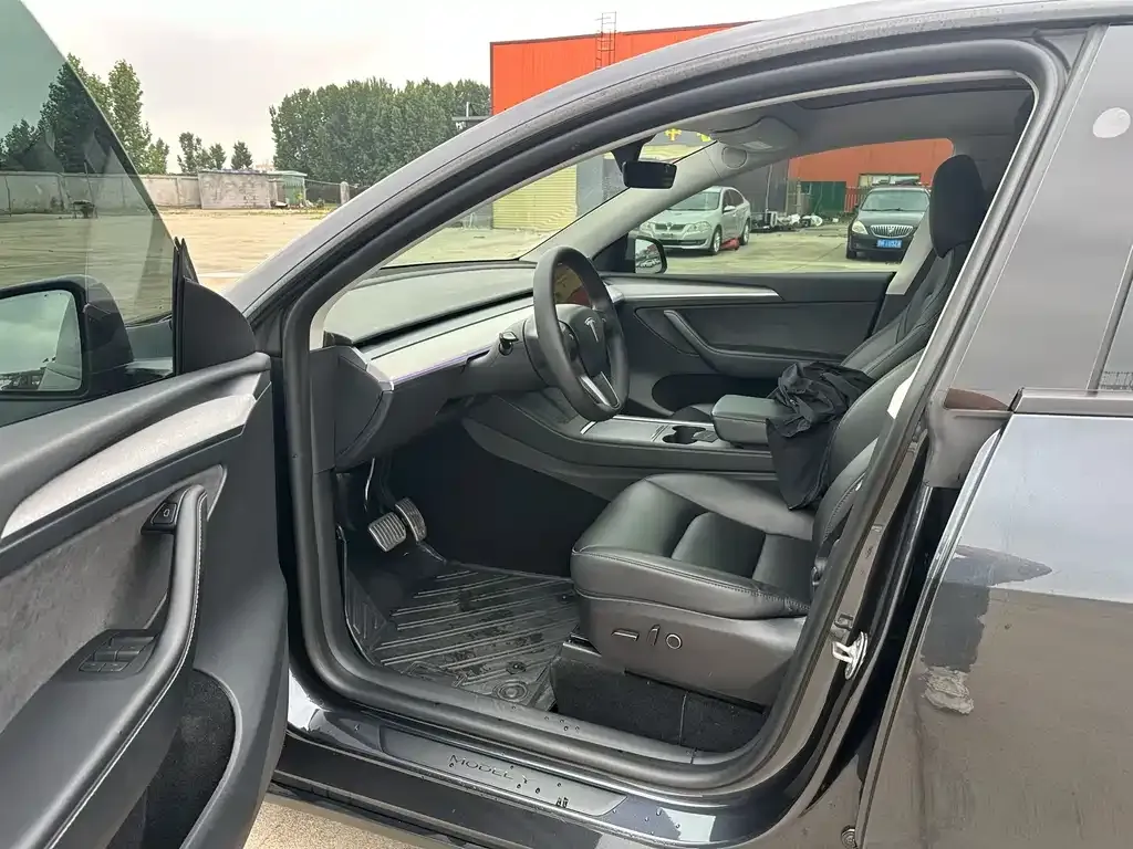 Tesla Model Y — фото 9
