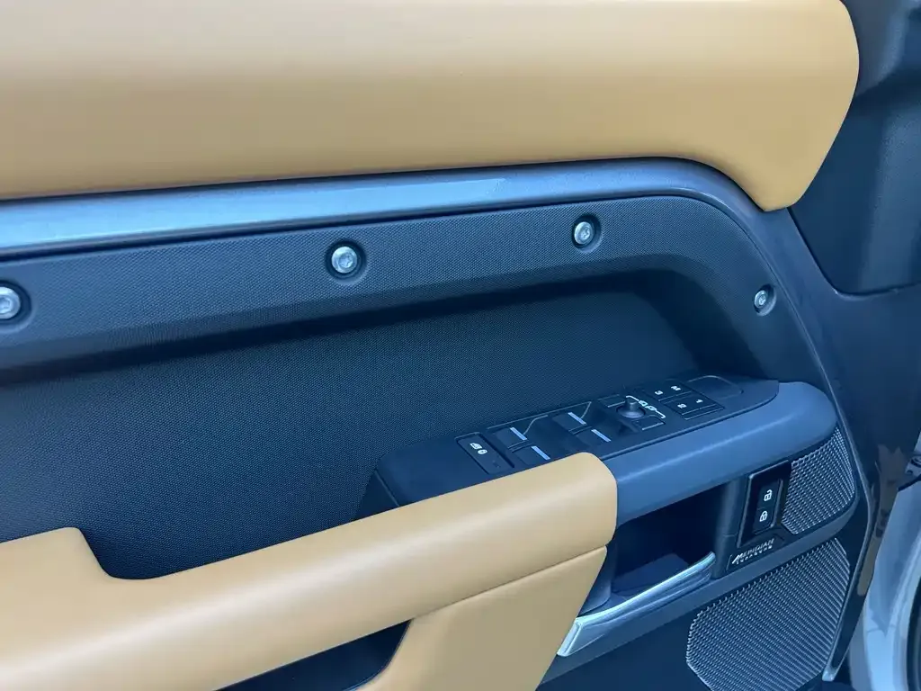 Land Rover Defender — фото 9