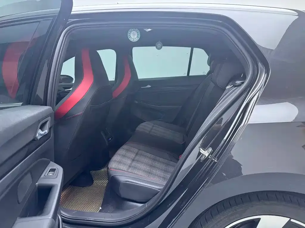 Volkswagen Golf GTI — фото 7
