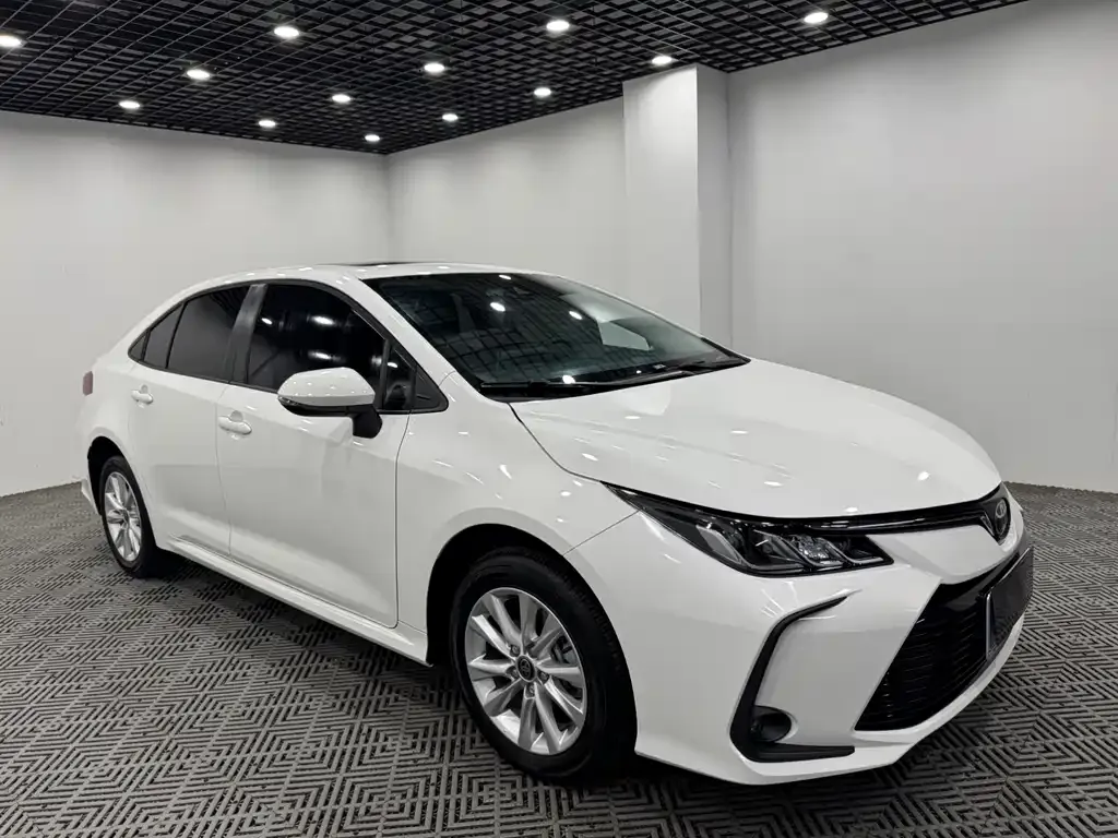 Toyota Corolla — фото 1