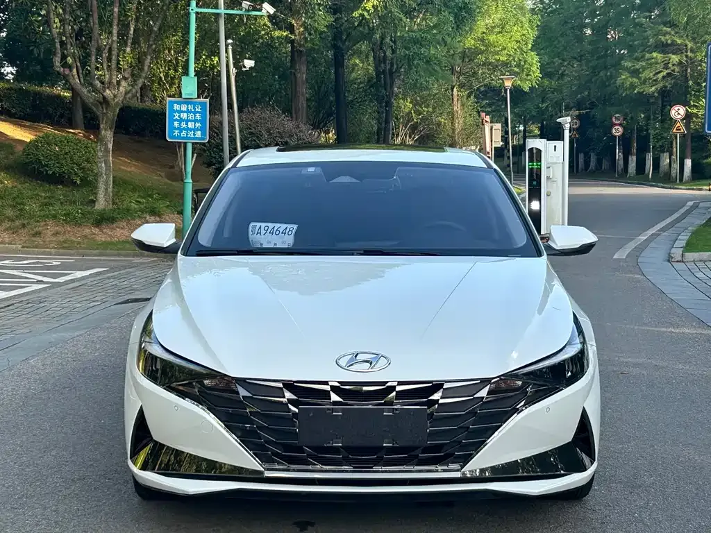 Hyundai Elantra — фото 5