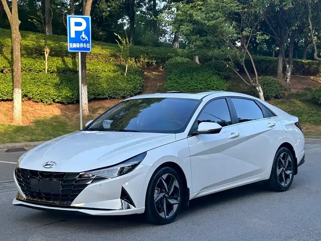 Hyundai Elantra — фото 3