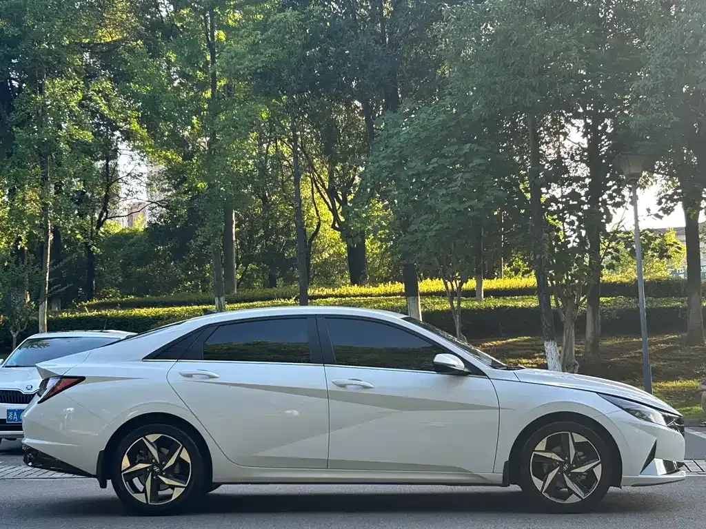 Hyundai Elantra — фото 9