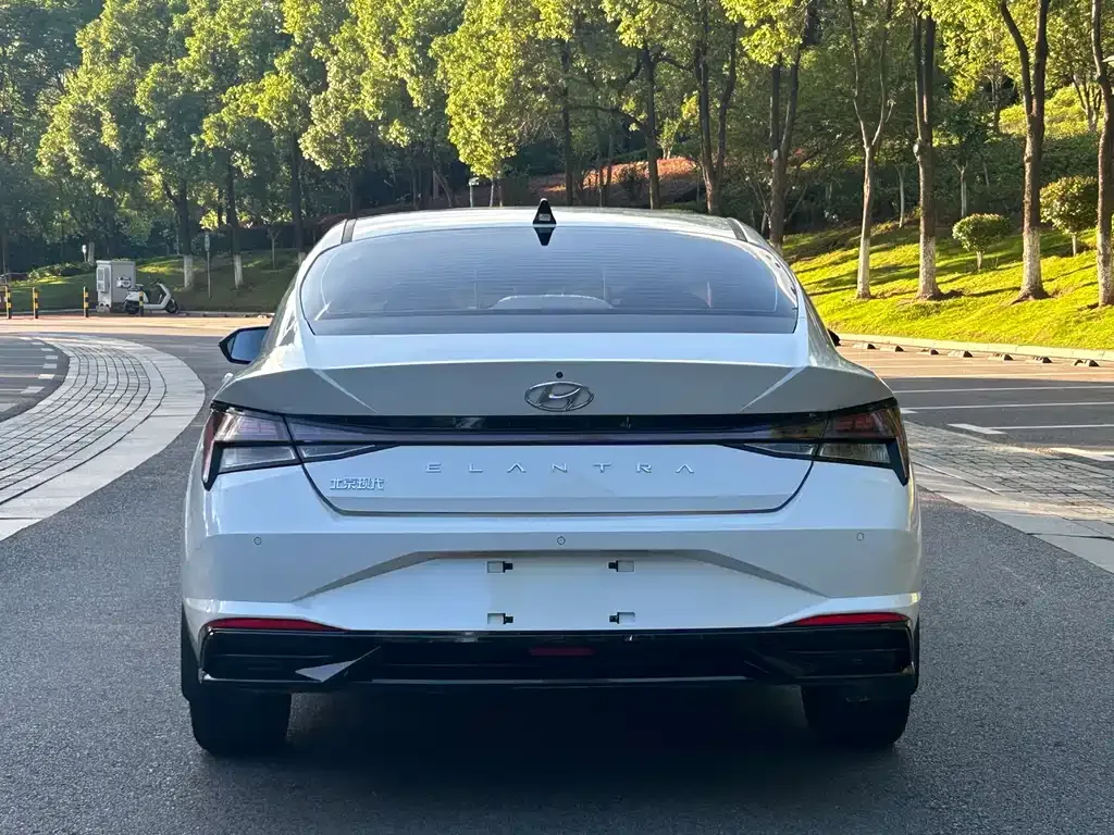 Hyundai Elantra — фото 6