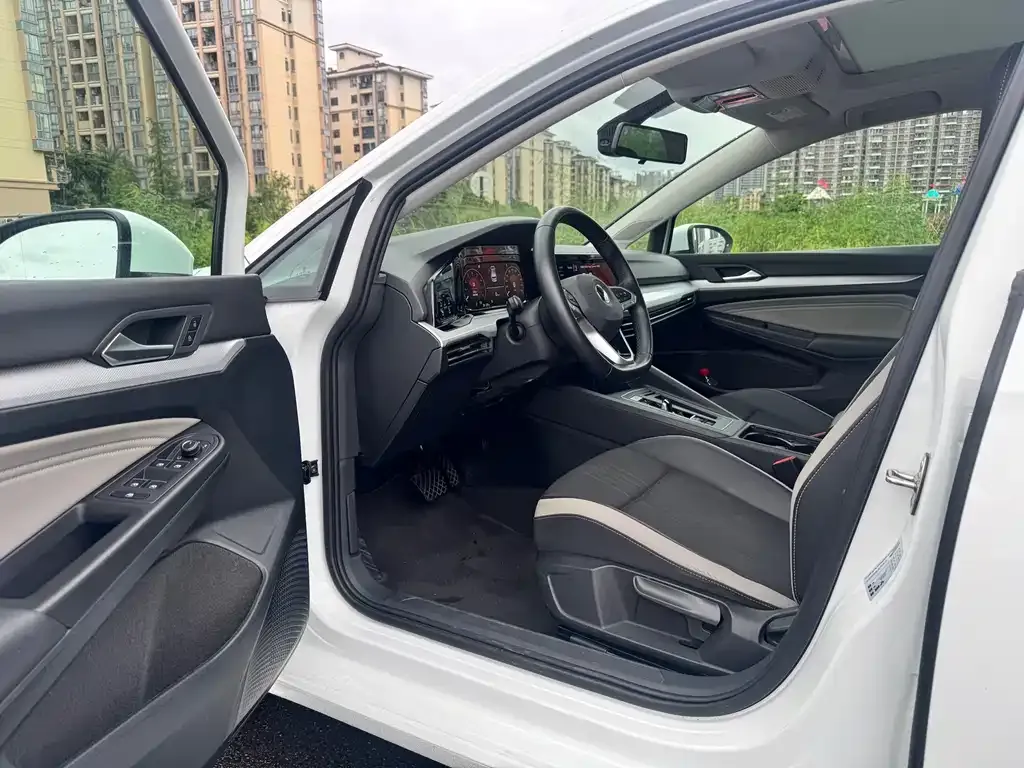 Volkswagen Golf 2022 из CN, фото 2