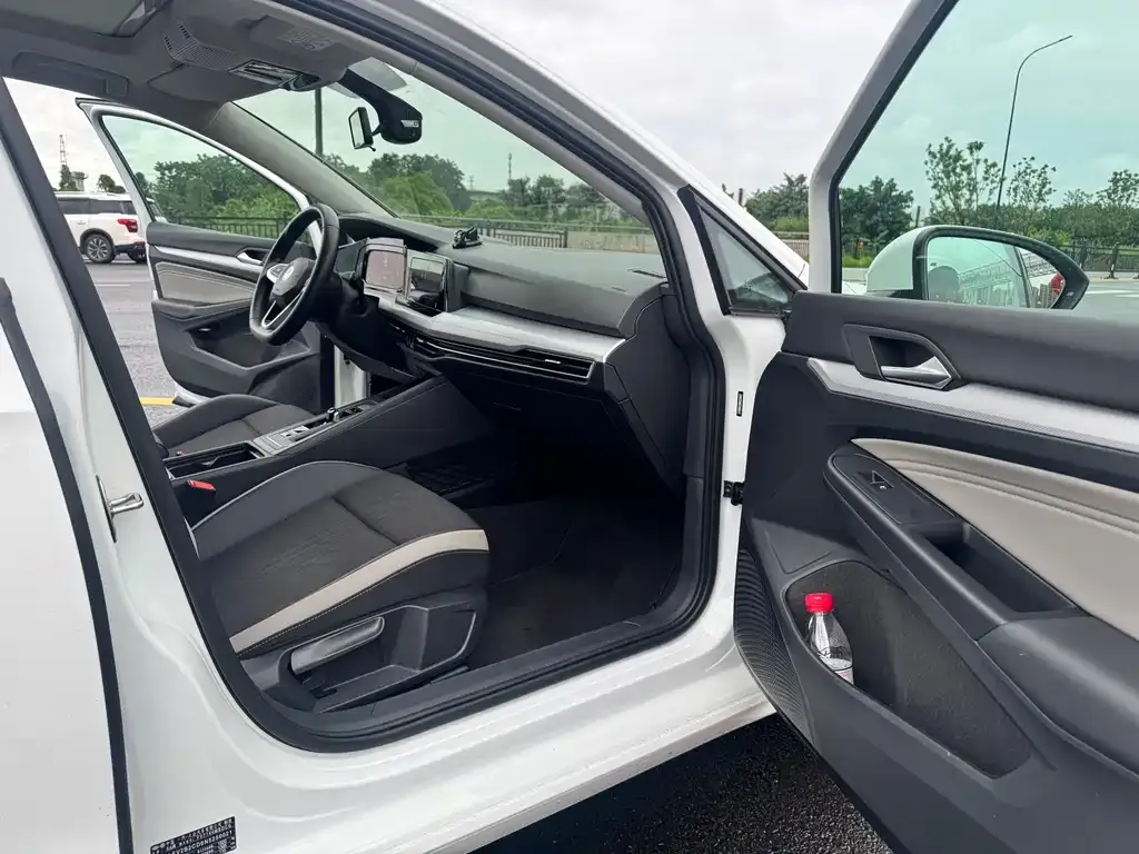 Volkswagen Golf 2022 из CN, фото 6