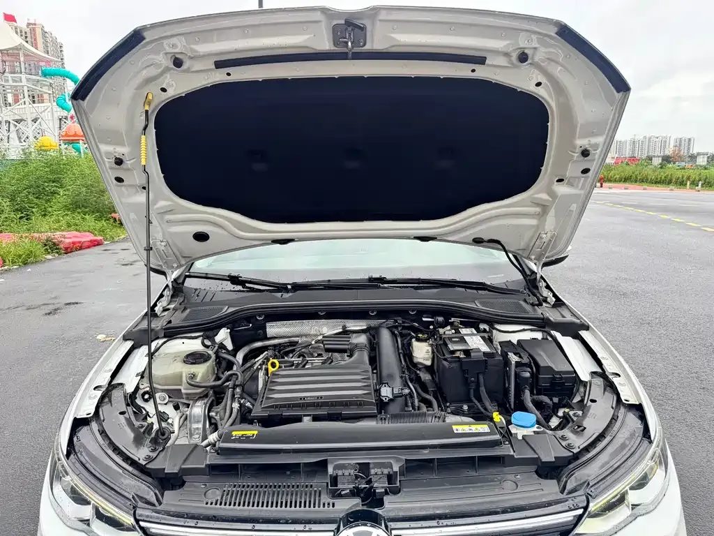 Volkswagen Golf 2022 из CN, фото 10