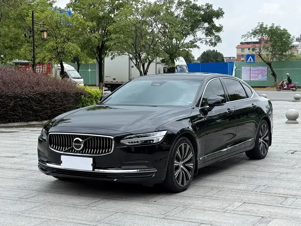 Volvo S90 — фото 1