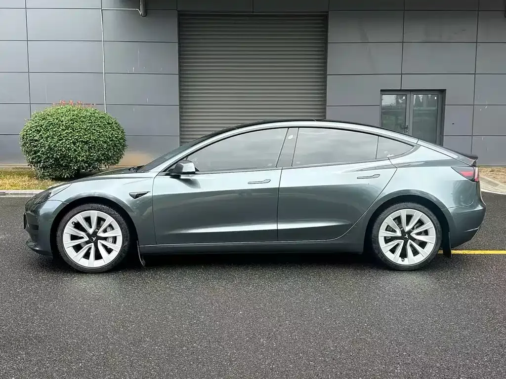 Tesla Model 3 — фото 5