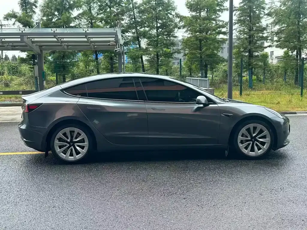 Tesla Model 3 — фото 10