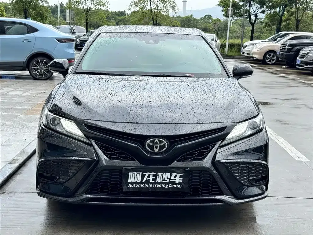 Toyota Camry — фото 8