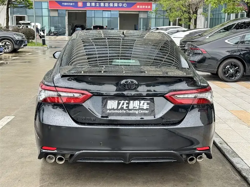 Toyota Camry — фото 5