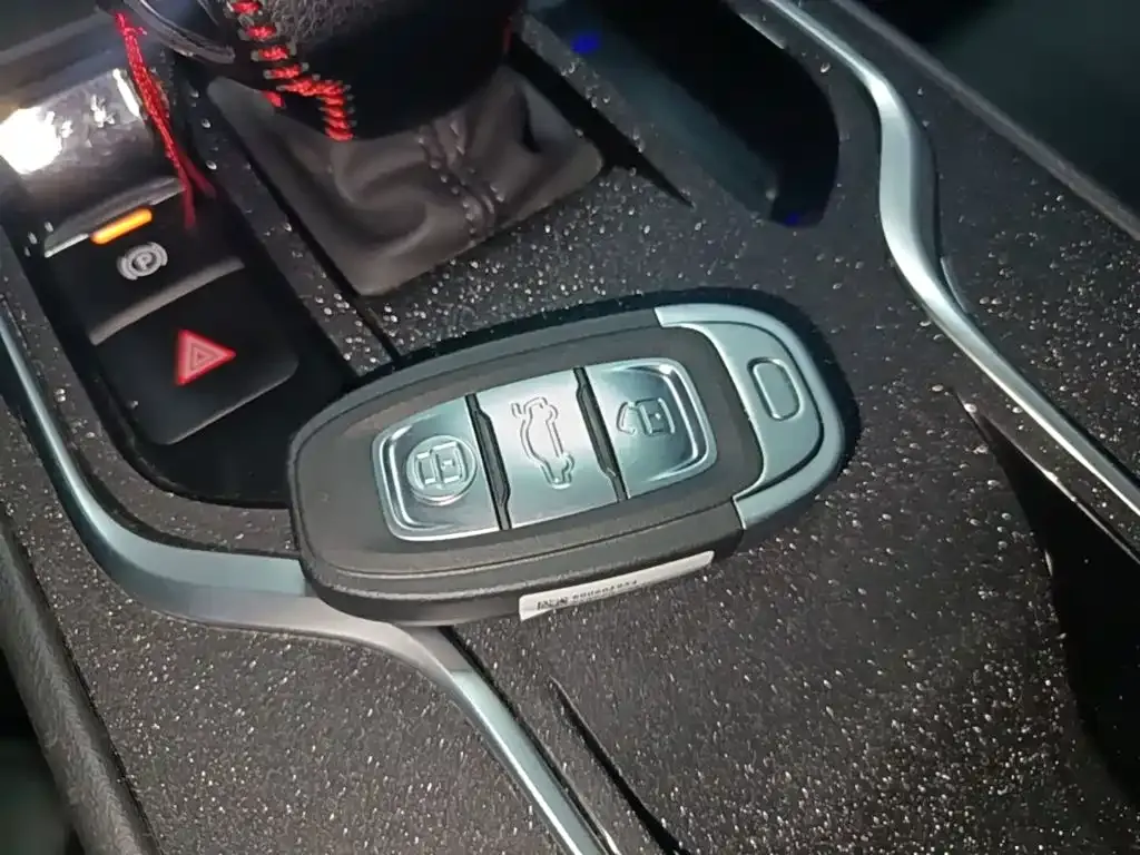 Hongqi E-QM5 — фото 10