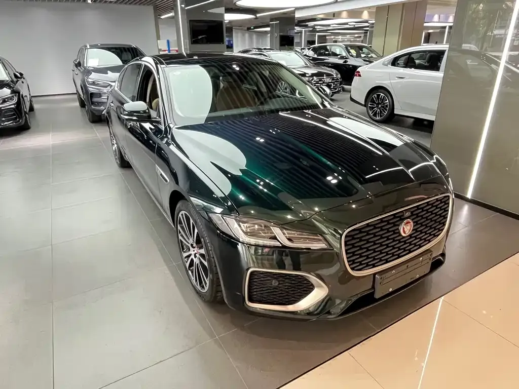 Jaguar XFL — фото 1