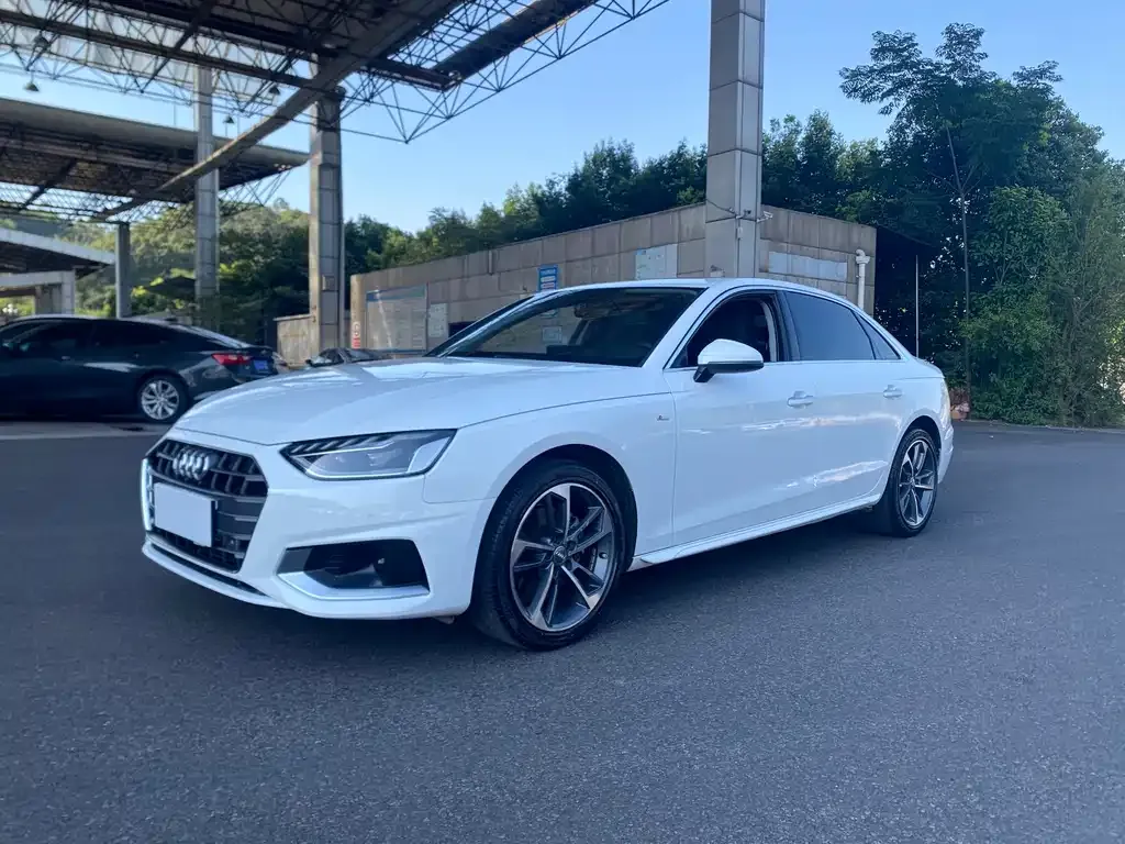 Audi A4L — фото 1
