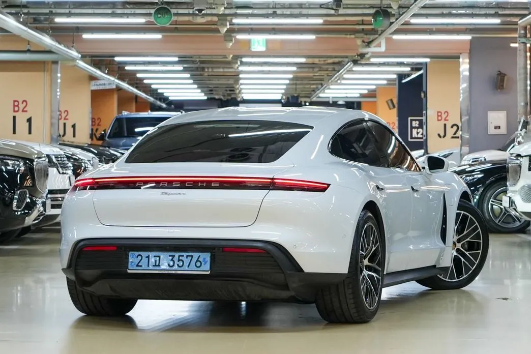 Porsche Taycan 2022 из KR, фото 2