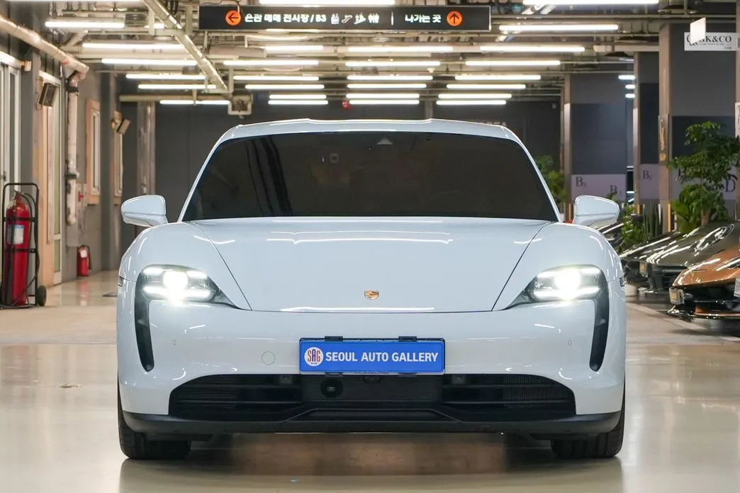 Porsche Taycan 2022 из KR, фото 7