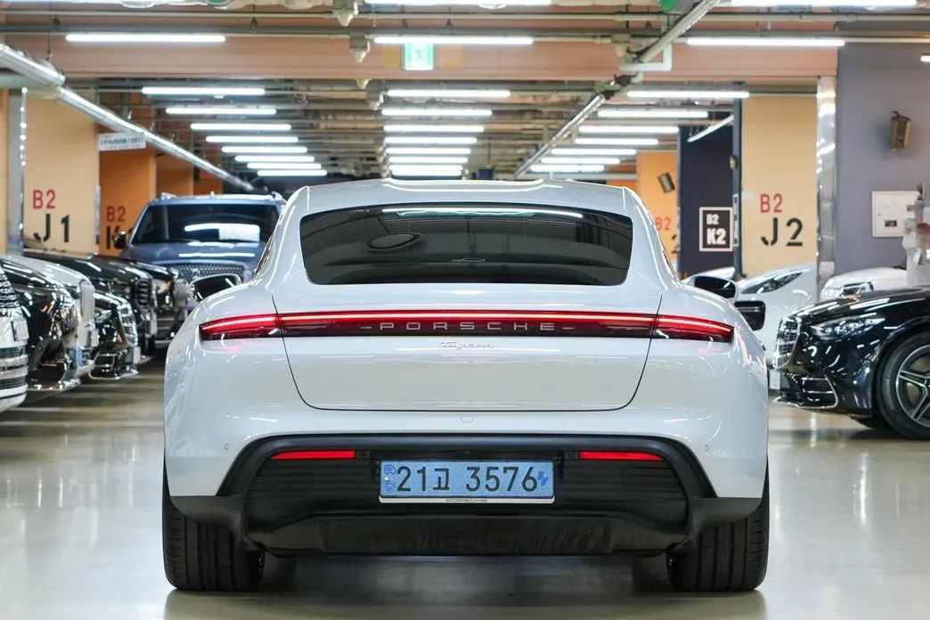 Porsche Taycan 2022 из KR, фото 5