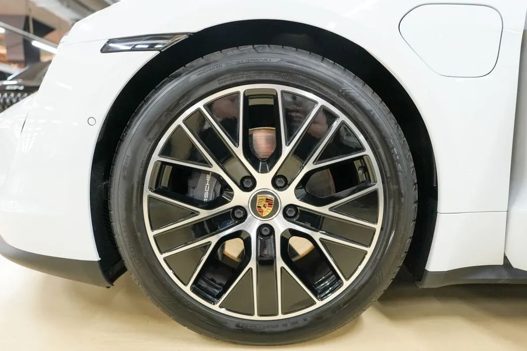 Porsche Taycan 2022 из KR, фото 6