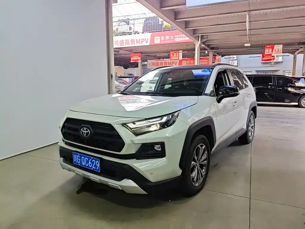 Toyota RAV4 — фото 1