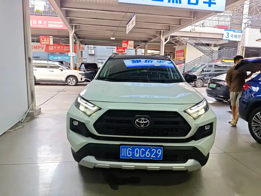 Toyota RAV4 — фото 9