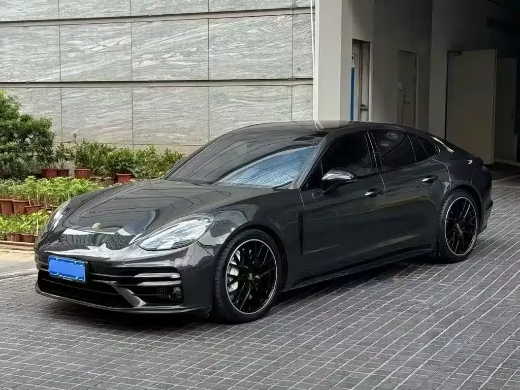 Porsche Panamera — фото 1