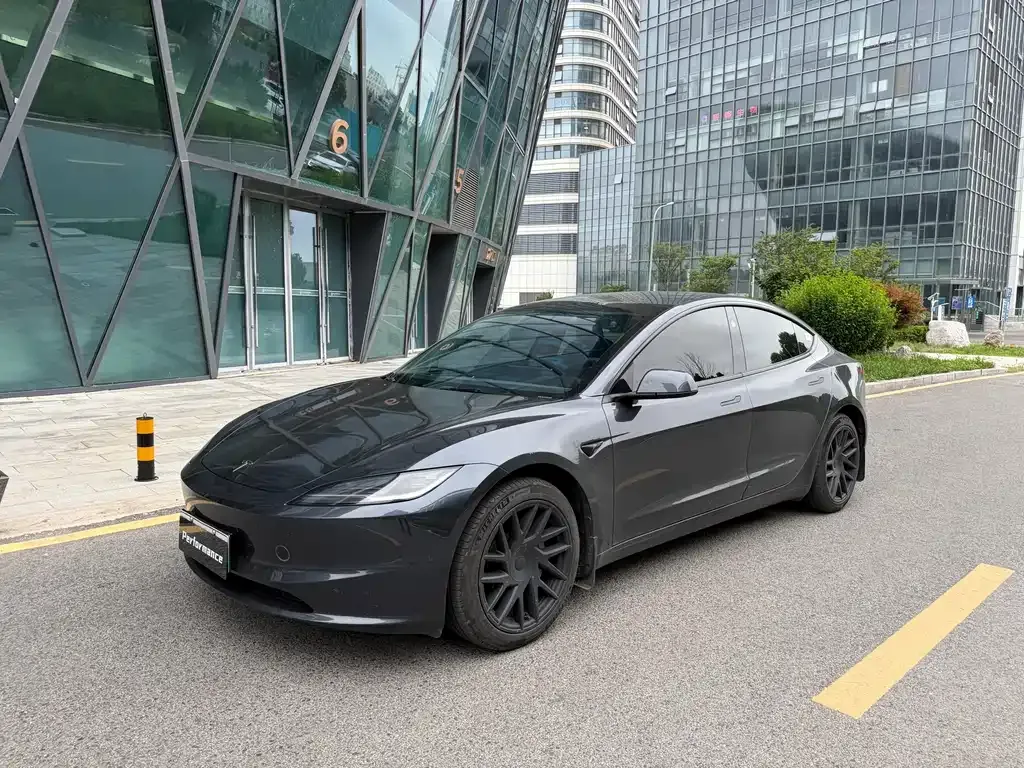 Tesla Model 3 — фото 1