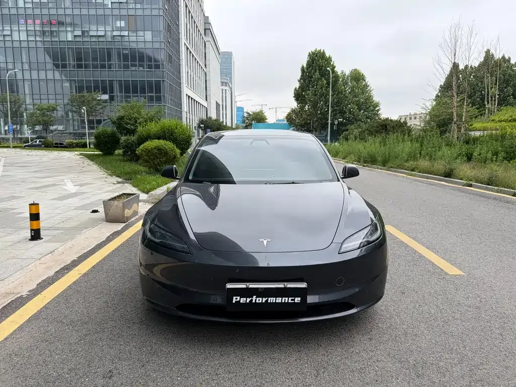 Tesla Model 3 — фото 9